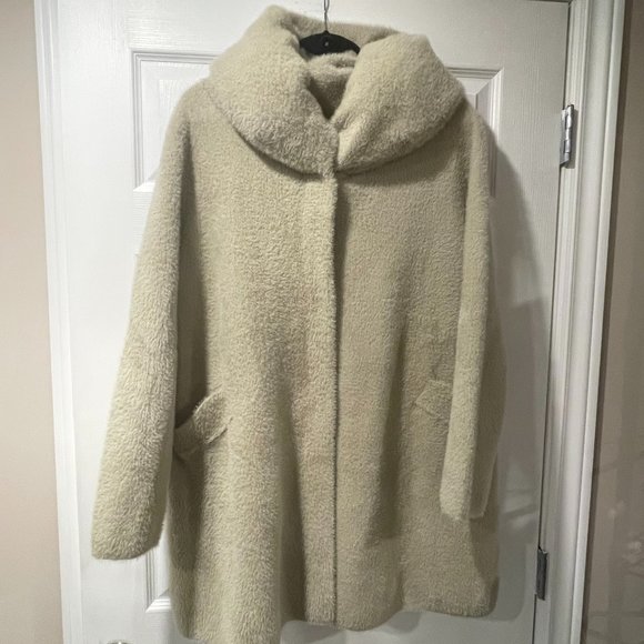 Big Collar Coat - Picture 1 of 3